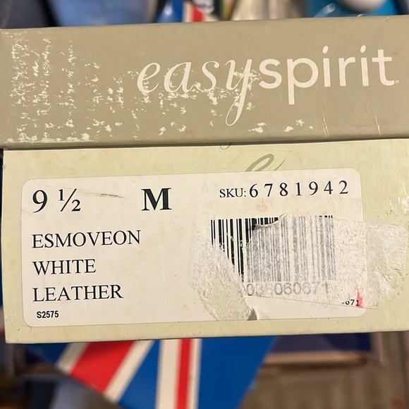 Women’s size9 1/2 medium white Easy Spirit shoes in nearly new condition - Picture 2 of 8
